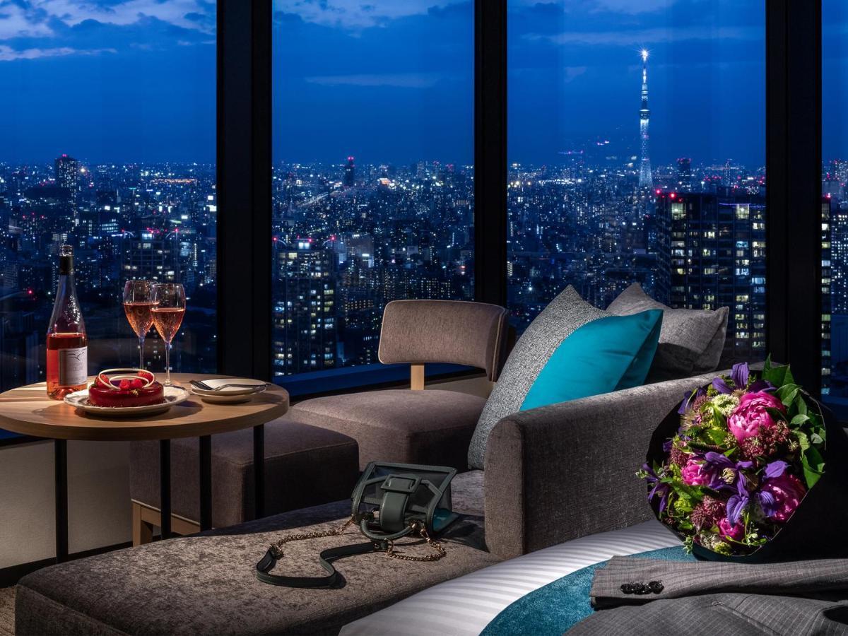 Deluxe Eckzimmer mit Kingsize-Bett, Badewanne und Aussicht