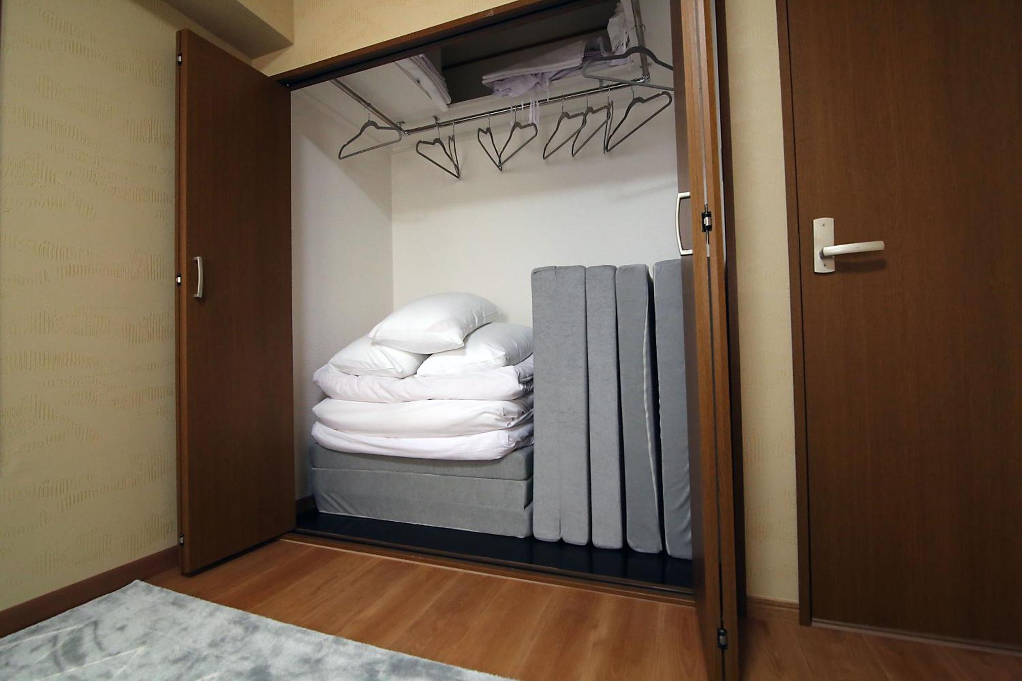 Japanese-Style Room