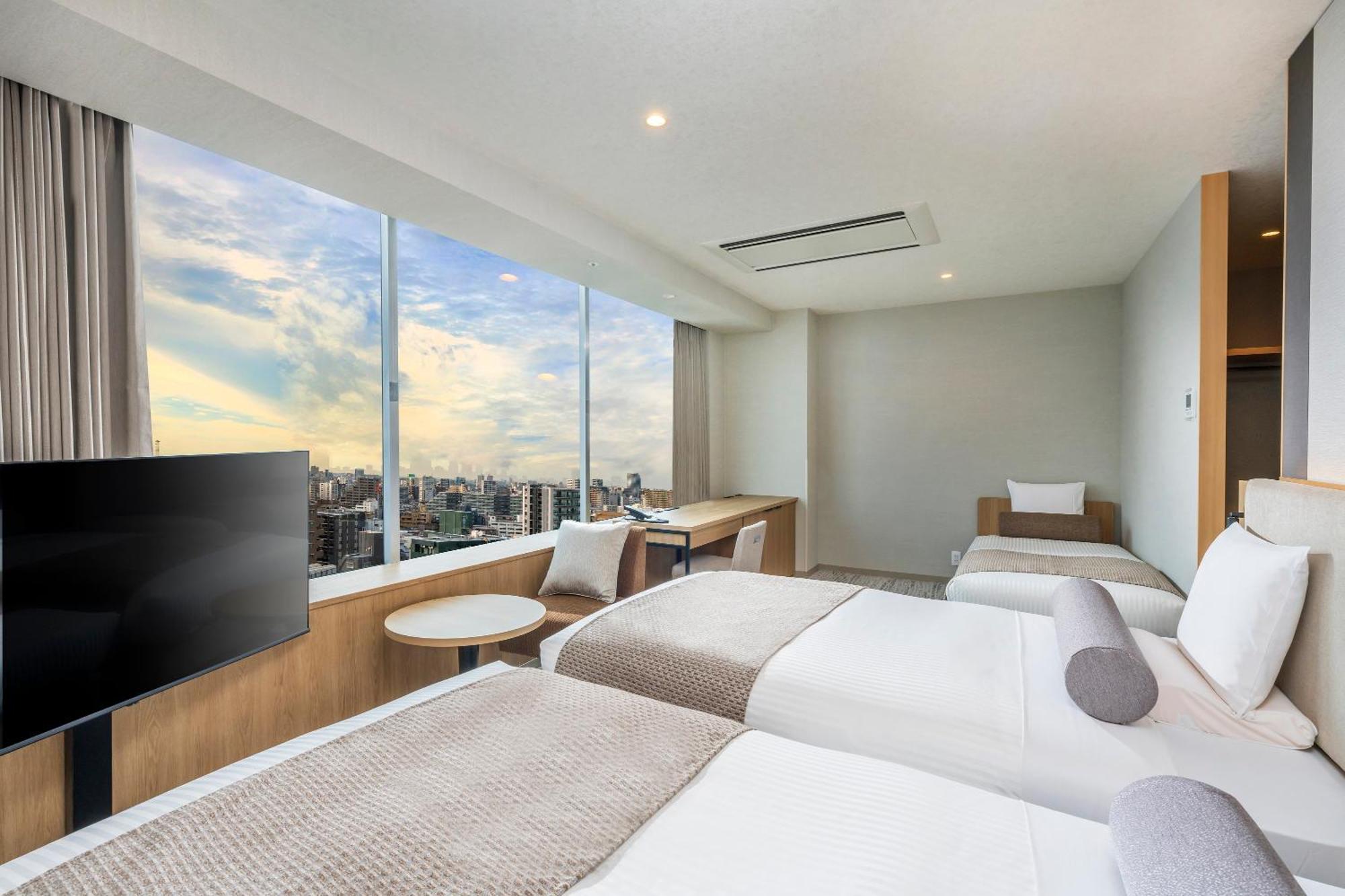 Twin Room with Extra Bed and Sky View - Non-Smoking