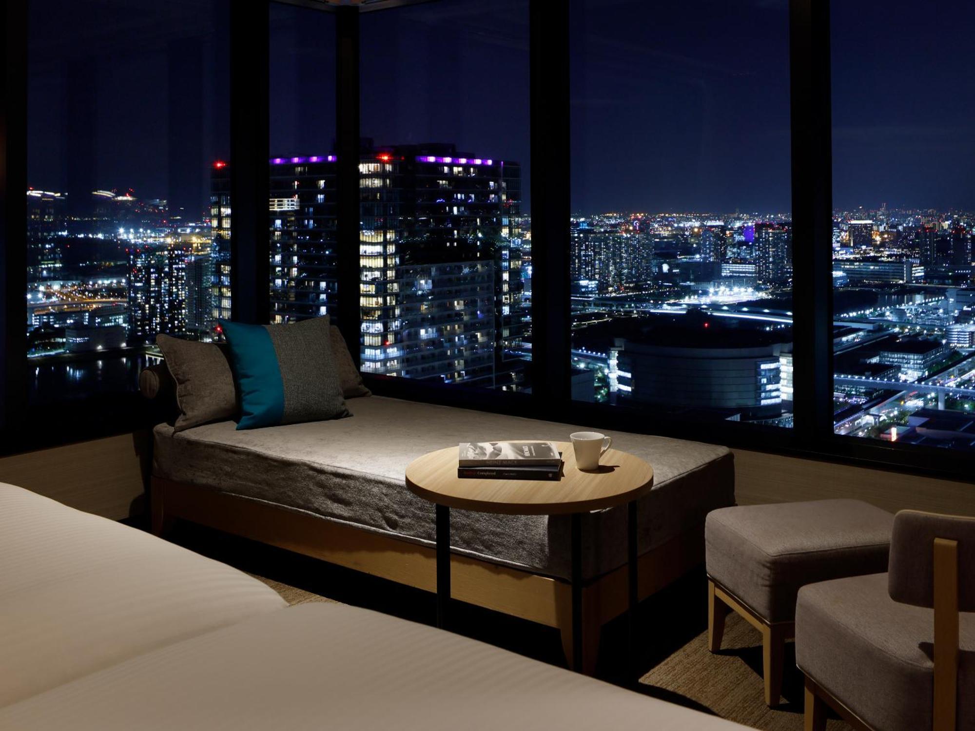 Deluxe Eck-Zweibettzimmer mit Aussicht und Badewanne