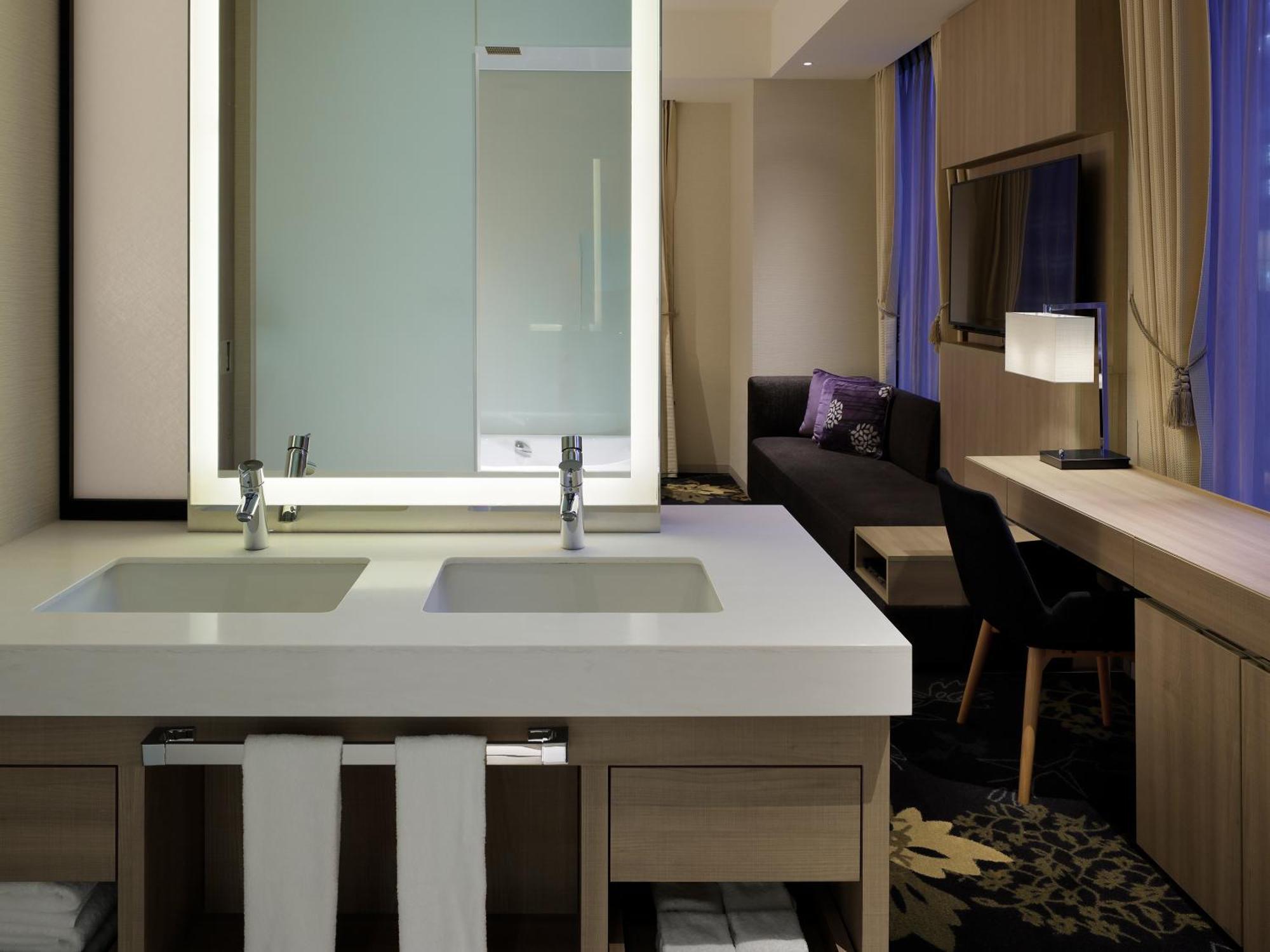 Kamar Deluxe Corner Twin
