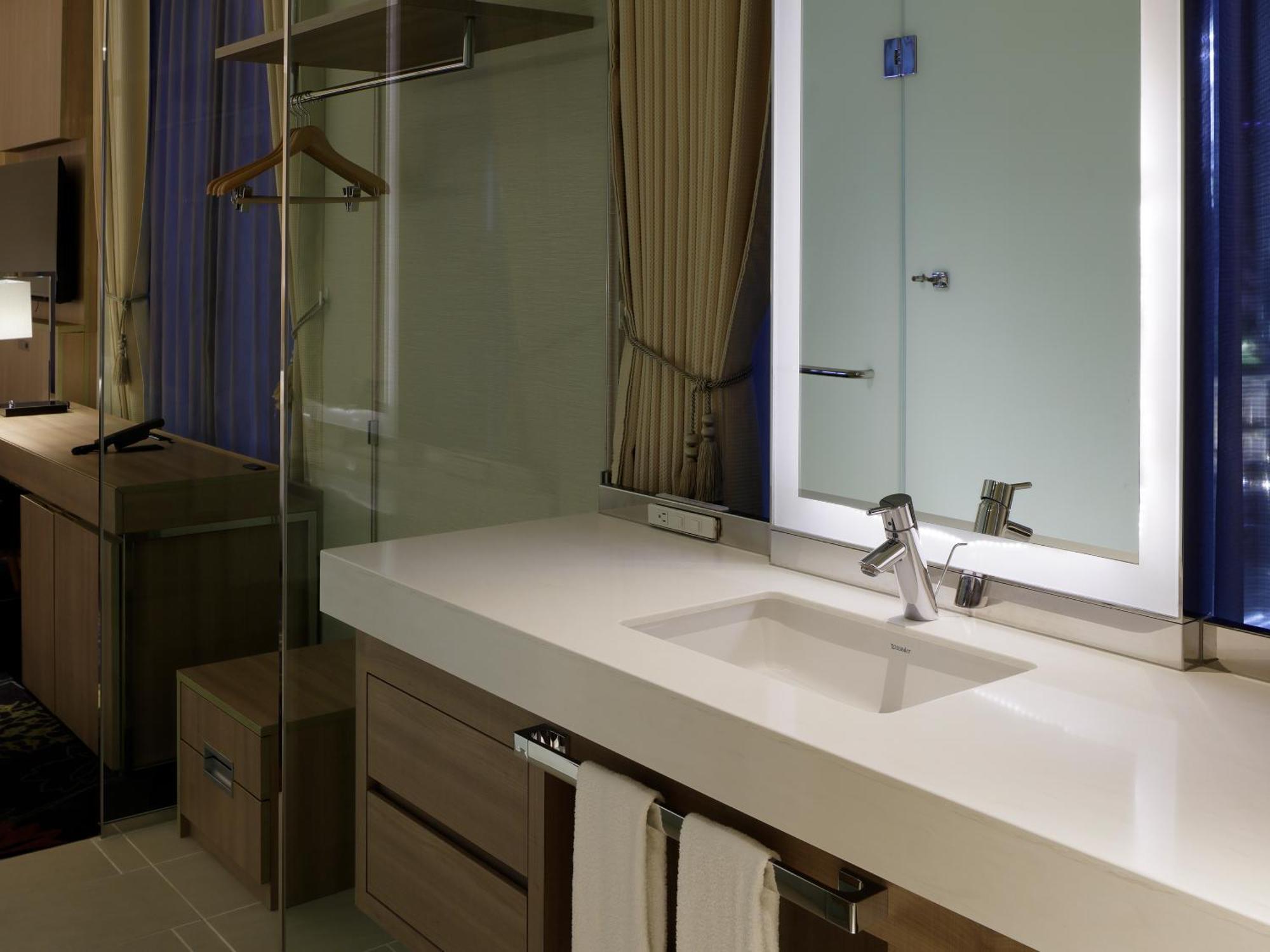 Kamar Deluxe Corner Triple