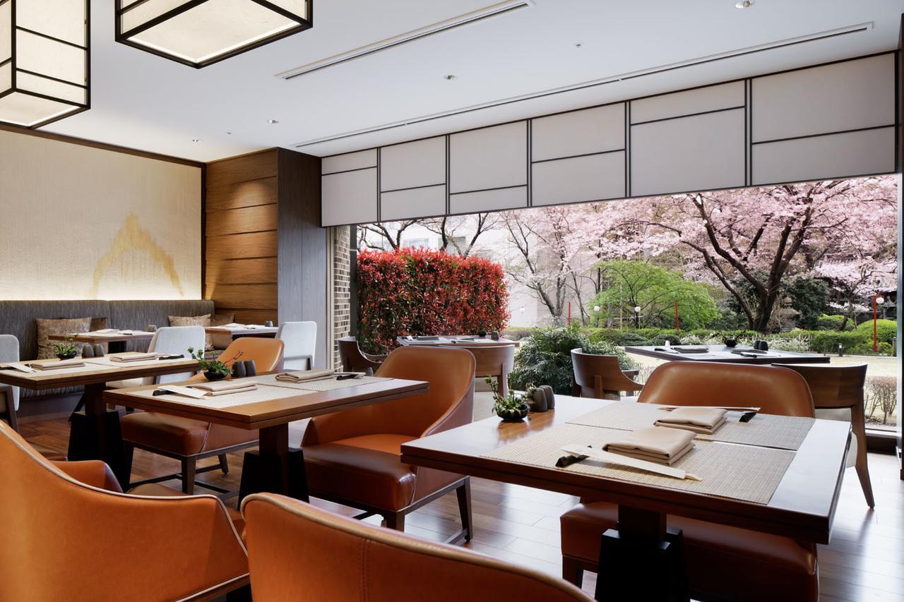 Club Suite Zimmer mit Kingsize-Bett, Zugang zur Club Lounge und inbegriffenem Club Lounge Frühstück – Nichtraucher