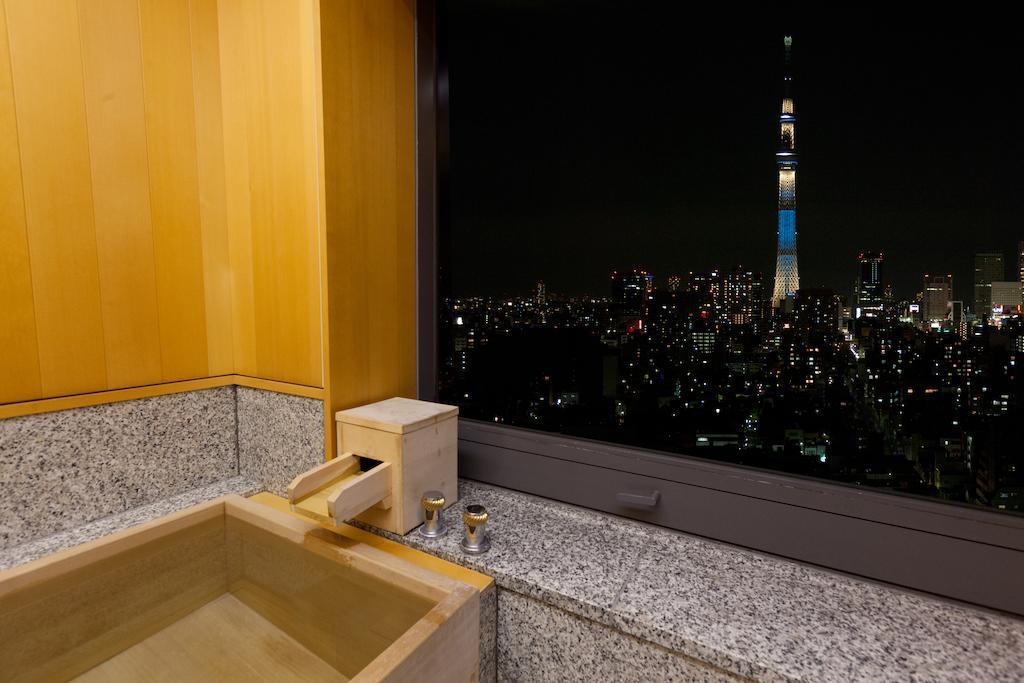 Zimmer mit Kingsize-Bett und Aussicht auf den Skytree - Nichtraucher
