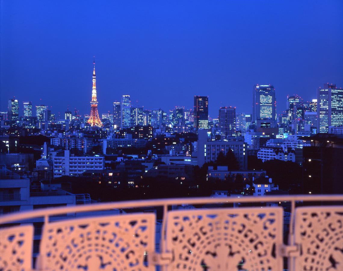 Club Eckzimmer mit Kingsize-Bett, Zugang zur Club Lounge und inbegriffenem Club Lounge Frühstück sowie Aussicht auf den Tokyo Tower – Nichtraucher