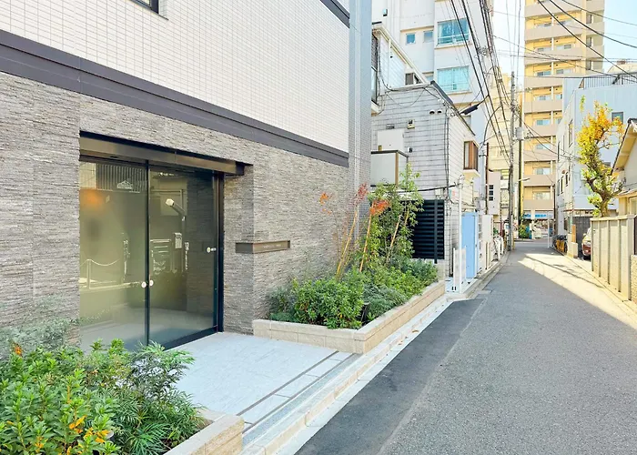 Triphome Higahsi Shinjuku Brand New